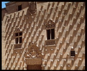 Utsikt over gotisk fasade (1493-1517) av Spanish School