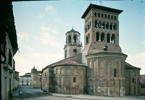 Utsikt over kirken San Tirso av Spanish School