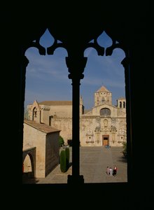 Utsikt over kirken inne i klosteret, startet i 1161 av Spanish School