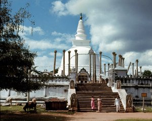 Utsikt over Thuparamaya dagoba av Sri Lankan School