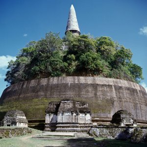 Utsikt over stupaen Rankoth Vehera av Sri Lankan School
