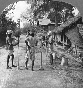 Veireparasjon, Bhamo, Burma, 1908 av Stereo Travel Co