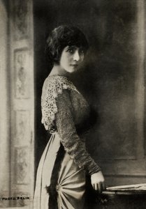 Portrett av den franske kunstneren Eve Lavalliere (1866)  av Studio Felix