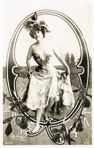 Q : Marcelle Yrven , fransk skuespillerinne - Teatre : Palais Royal , Folies dramatiques, Paris - Alfabet på postkort av Studio Reutlinger