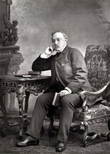 Edmund Yates (1831-94), journalist og romanforfatter, portrettfotografi (s/hvitt-foto)