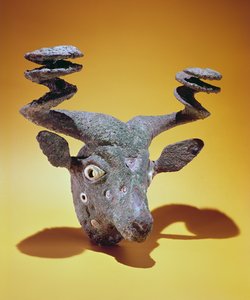Hodet til en okse, fra Irak, ca. 2000 f.Kr. (bronse og skall)
