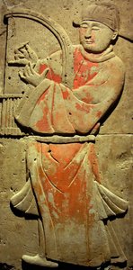 Terrakottastele med musiker, Tang-dynastiet (618-907), oppdaget i Shaanxi-provinsen, Steles Forest Museum i Xian. Fotografi, Leonard de Selva, Kina, 2006. av Tang Dynasty Chinese School