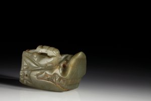 The Junkunc Jade Dragon Head (jade) av Tang Dynasty Chinese School