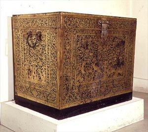 Svart lakkkasse med forgylt dekor, muligens buddhistisk skriftboks, laget i Ayudhya, Thailand av Thai School
