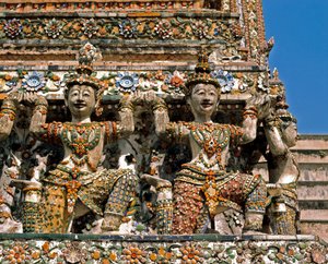 Karyatider av tempelet Wat Arun av Thai School