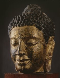 Gigantisk Buddha-hode med lukkede øyne, Srivijaya-stil