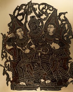 Scene fra Nang Yai skyggedukketeater som representerer Dasakantha og hans koner, utskåret skinnpanel, Thailand, Thai Civilization av Thai School