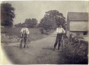 Samuel Murray og Benjamin Eakins på sykkel, ca. 1895-1899. av Thomas Eakins