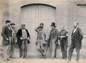 Ansatte ved Holkham Hall, Norfolk, ca. 1863 (albumtrykk) av Thomas Harcourt Powell