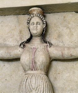 Trakisk grav til Sveshtari, detalj av en statue av kvinne i Atlas, 3. århundre f.Kr. (steinskulptur)