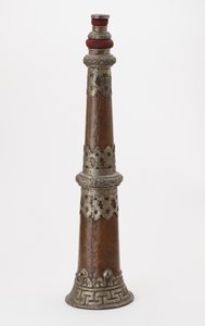 Et par teleskopiske rituelle horn (dung-chen) av Tibetan School