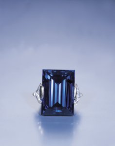 Rockefeller Sapphire (diamanter, safir og platina)