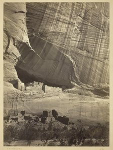 Gamle ruiner i Canyon de Chelly, N.M., i en nisje 50 fot over dagens Canyon-seng, 1873 av Timothy OSullivan