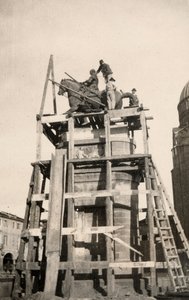 Ryttermonumentet "Gattamelata" under restaurering i Padova under første verdenskrig