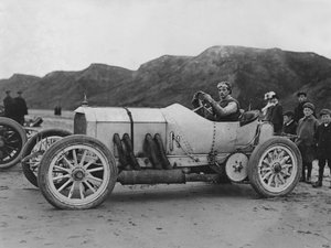 1908 Mercedes, A.W. Tate på Saltburn. av Unbekannt