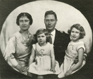 En familiegruppe, c1933, 1937. av Unbekannt