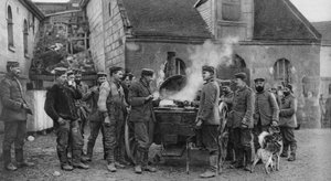 Et tysk hærfeltkjøkken i en fransk landsby, første verdenskrig, 1915 av Unbekannt