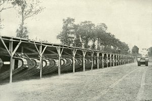 A Park of British Tanks like bak frontlinjen, 1919. av Unbekannt