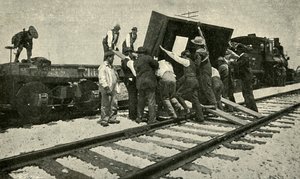 Et spesialgodstog tar det på skinnene, 1901. av Unbekannt