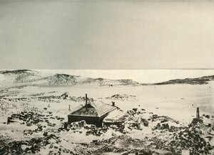 En utsikt over hytta som ser nordover., c1908, 1909. av Unbekannt