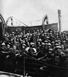 En båt med soldater reddet fra Dunkirk, 1940, 1945 av Unbekannt