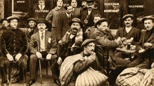 En gruppe flyktningfeltarbeidere på en kafé i Paris, første verdenskrig, 1914-1918, 1933. av Unbekannt