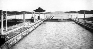 En lås på Panamakanalen, Panama, 1926 av Unbekannt