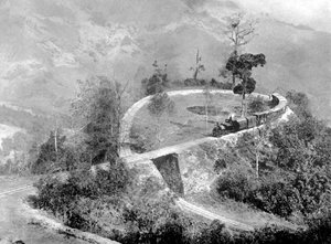 En enkelt sløyfe i Darjeeling Himalayan Railway, India, c1910 av Unbekannt