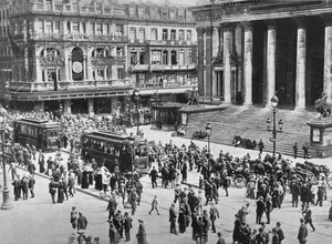 En utsikt over børsen under passasjen av de tyske troppene, 1914 av Unbekannt