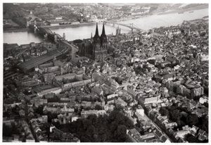 Luftfoto av Köln, Nordrhein-Westfalen, Tyskland, fra en Zeppelin, c1931 1933 av Unbekannt