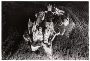 Luftfoto av Hohenzollern Castle, Baden-Württemberg, Tyskland, fra en Zeppelin, c1931 1933 av Unbekannt
