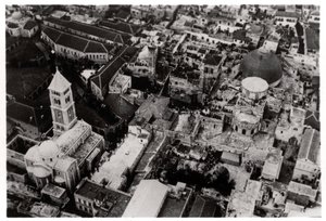 Luftfoto av Den hellige gravs kirke, Jerusalem, Palestina, fra en Zeppelin, 1931 1933 av Unbekannt