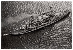 Luftfoto av det tyske slagskipet SMS Schlesien, fra en Zeppelin, c1931 1933 av Unbekannt