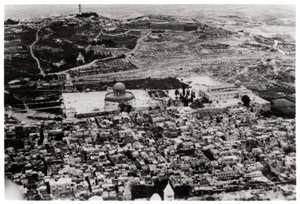 Luftfoto av moskeen i Omar, Jerusalem, Palestina, fra en Zeppelin, 1931 1933 av Unbekannt