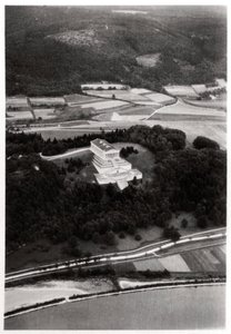 Luftfoto av Walhalla-tempelet, nær Regensburg, Tyskland, fra en Zeppelin, c1931 1933 av Unbekannt