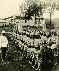 Afrikanske soldater som kjemper for Tyskland, første verdenskrig, 1914, c1920. av Unbekannt