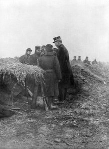 Albert I, den tredje kongen av belgierne, besøkte skyttergravene i Avecapelle, Belgia, 1915 av Unbekannt