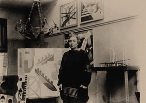 Alexandra Exter i sitt studio i Paris. av Unbekannt