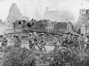 Allierte tropper marsjerte gjennom en frigjort by, 27. oktober 1918 av Unbekannt