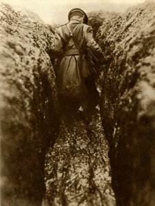 En offiser i skyttergravene, Frankrike, første verdenskrig, 1916, 1935. av Unbekannt