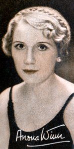 Anona Winn MBE født Anona Edna Wilkins, 1904-1994, 1935 av Unbekannt