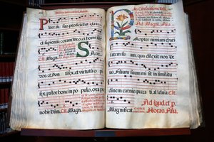 Antifonal. Jesu omskjæring. Domus Galilaeae eller House of Galilee drives av den katolske organisasjonen Neocatechumenal Way. Antiphonary, Saligprisningsfjellet, Israel av Unbekannt