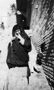 Arabisk kvinne, Irak, 1917-1919 av Unbekannt