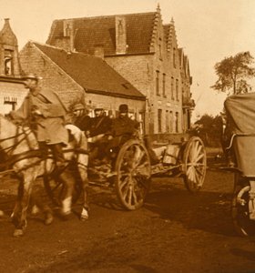 Artilleri beveger seg oppover linjen, c1914-c1918 av Unbekannt