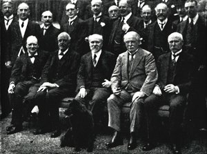 På nummer 10, Downing Street, c1922, 1945. av Unbekannt